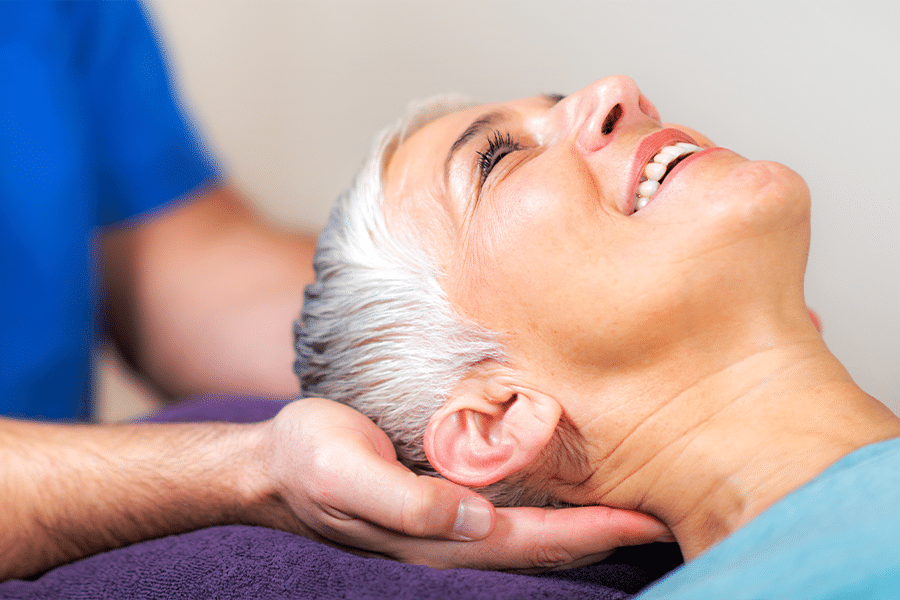 woman-neck-treatment